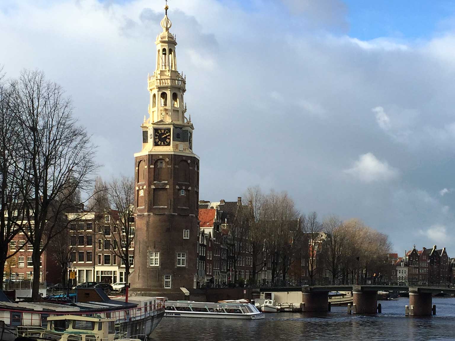 Montelbaanstoren aan de Oude Schans, Amsterdam