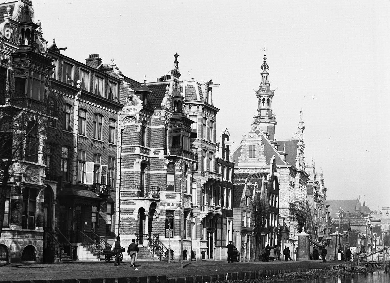 Former City Hall of Nieuwer-Amstel at Amsteldijk 67