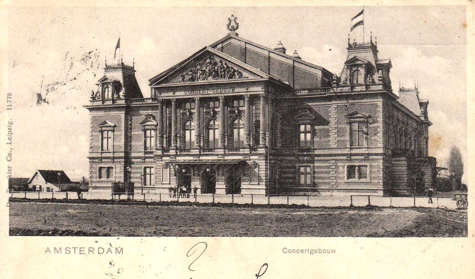 Concertgebouw in niemandsland, rond 1900