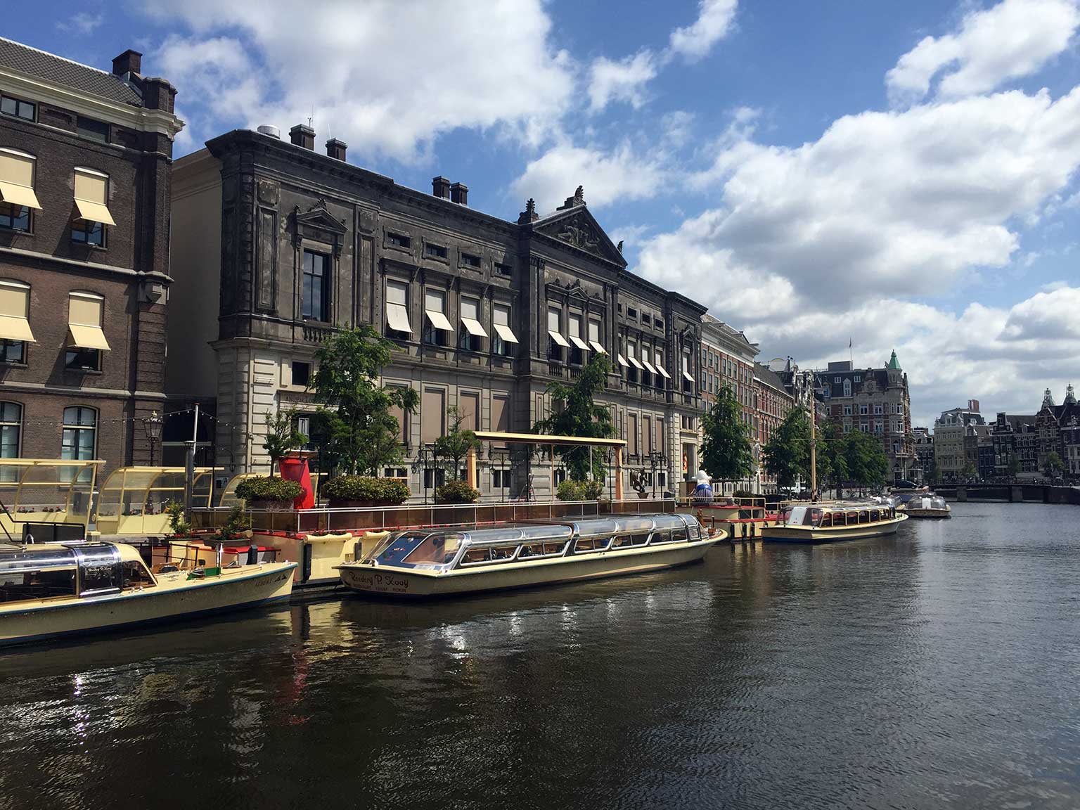Oude Turfmarkt 127, Amsterdam, gezien vanaf het Rokin