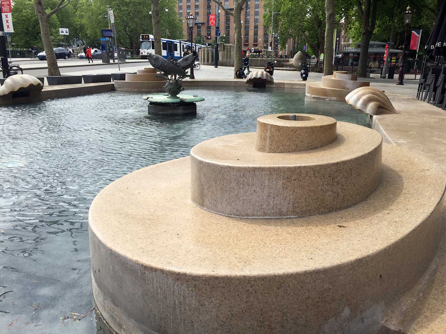 Hans Snoek fontein voor het American Hotel, Amsterdam (juni 2020)