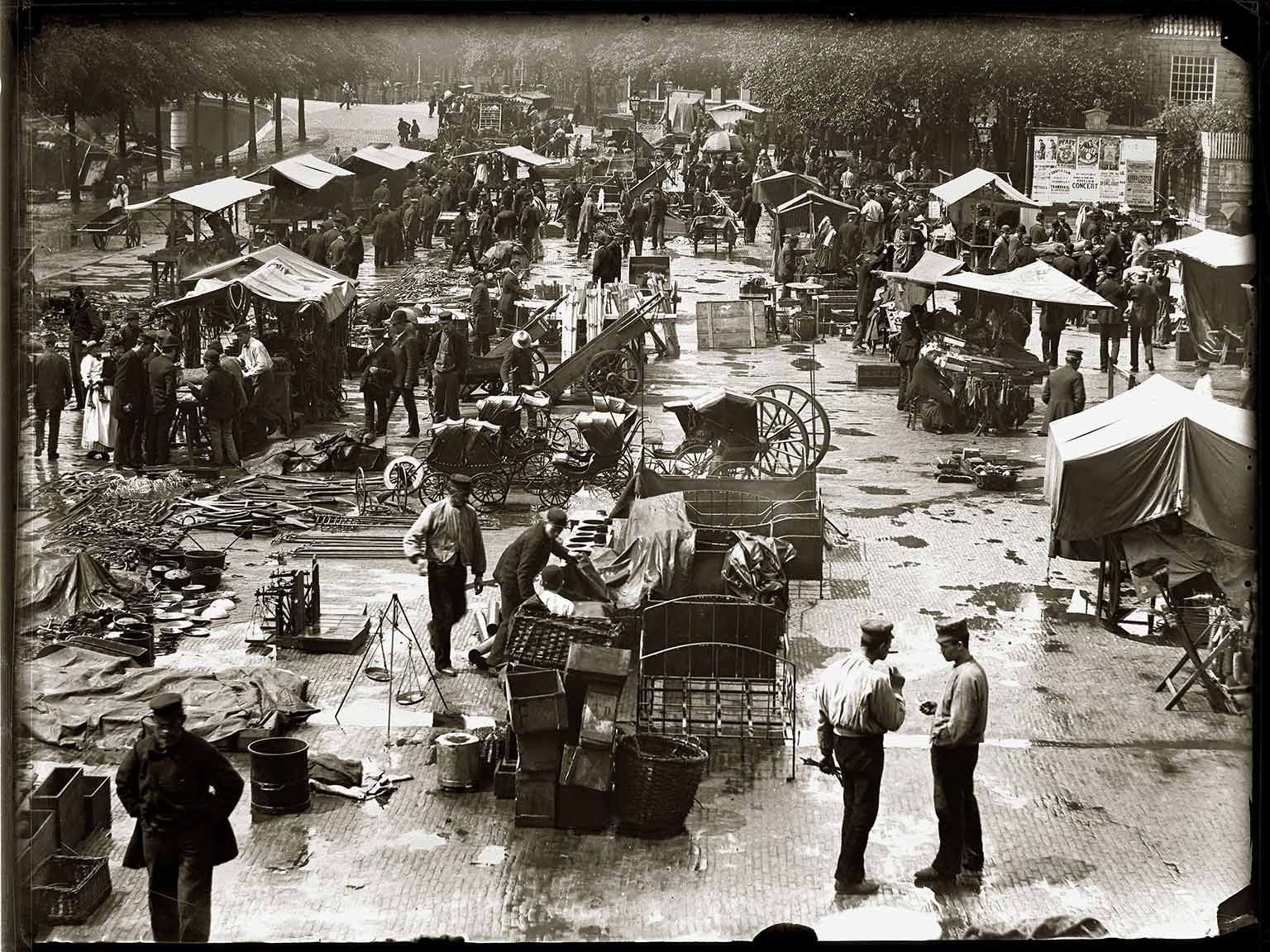 Westkant van de markt op het Amstelveld in 1891, Amsterdam