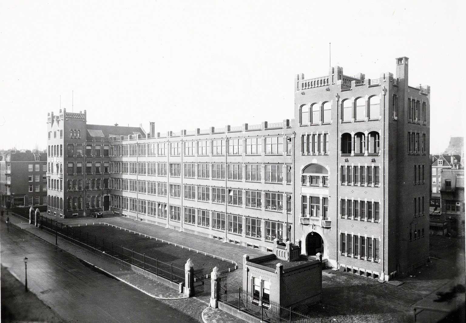 Tolstraat 127-129, Amsterdam, diamond polishing factory I.J. Asscher in 1907