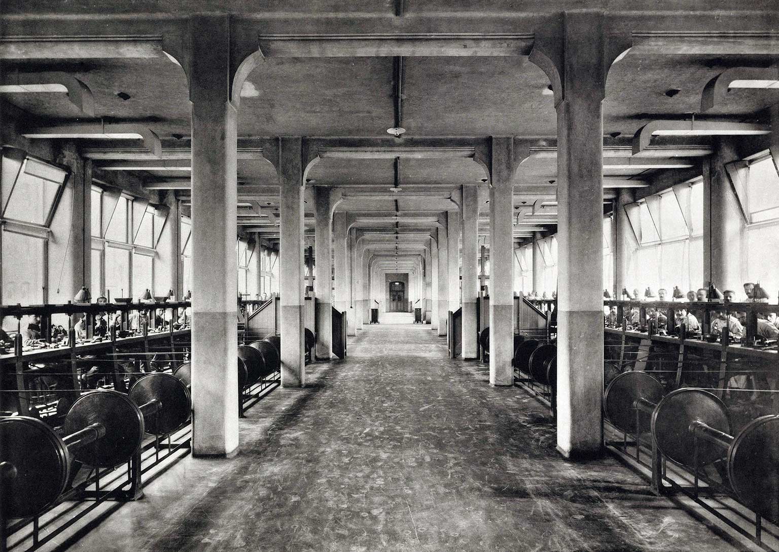 Polishing hall in the Asscher factory, Tolstraat, Amsterdam, in 1908