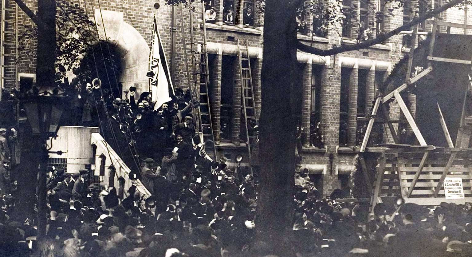 Demonstratie bij het ANDB-hoofdkantoor, Amsterdam, in 1911