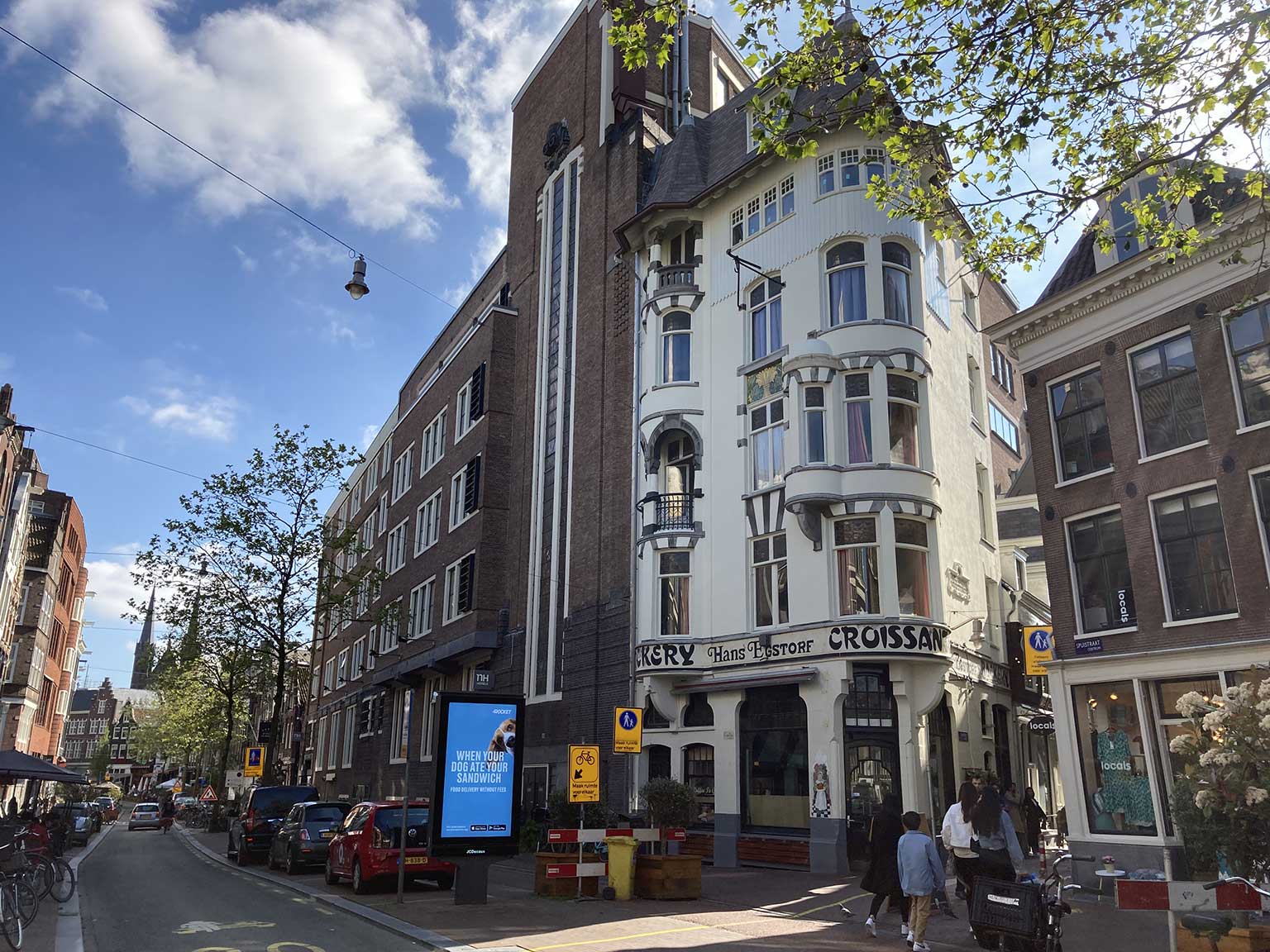 Spuistraat, Amsterdam, ter hoogte van de Raamsteeg, gezien in de richting van het Spui