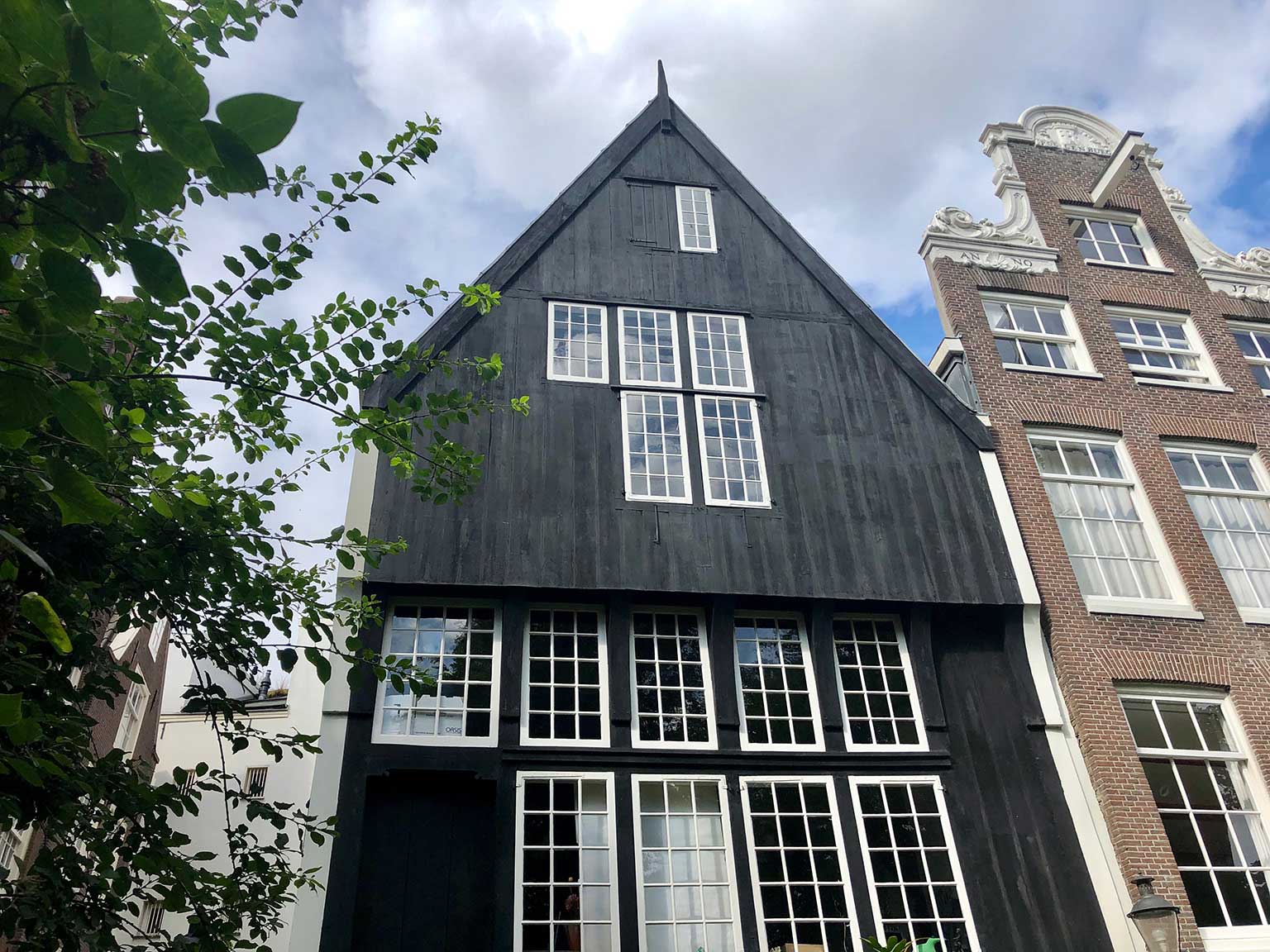 Het Houten Huys op Begijnhof 34 van rond 1528, Amsterdam