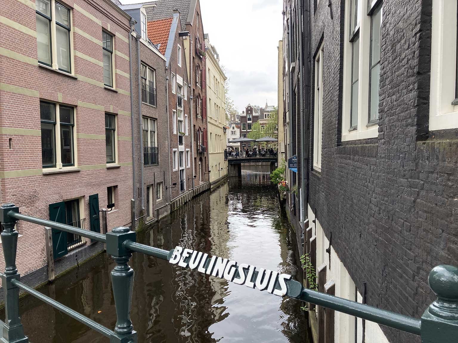 De Beulingsloot gezien vanaf de Beulingsluis brug op de Herengracht, Amsterdam