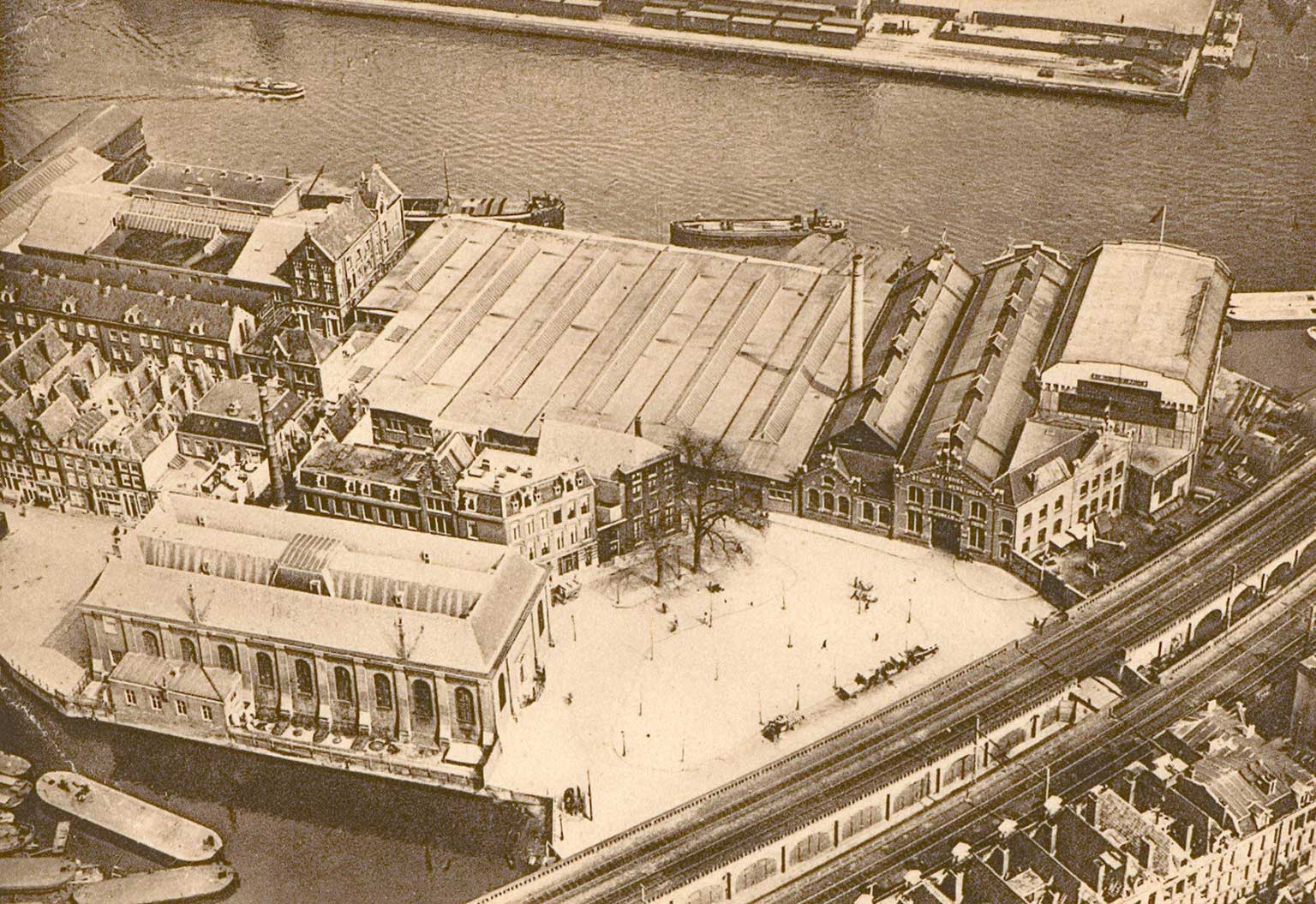 Luchtfoto uit 1920 van Bickerseiland en Bickersplein, Amsterdam