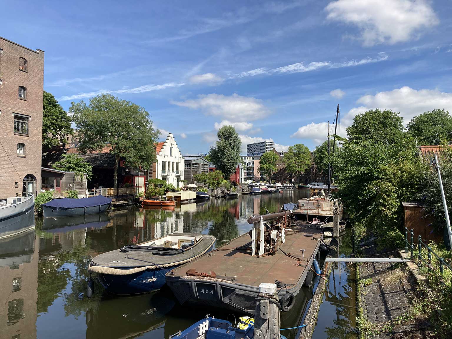 Kijkend naar het noorden langs de Bickersgracht, Amsterdam, vanaf de Galgenbrug