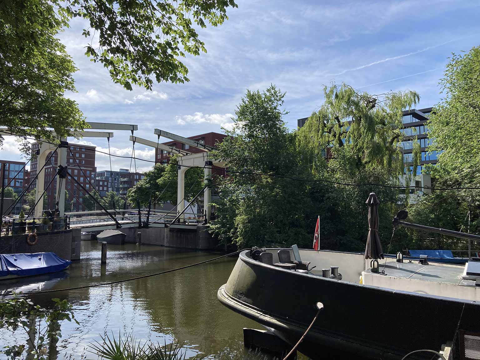 Zandhoeksbrug, Amsterdam, gezien vanaf Realeneiland naar Bickerseiland