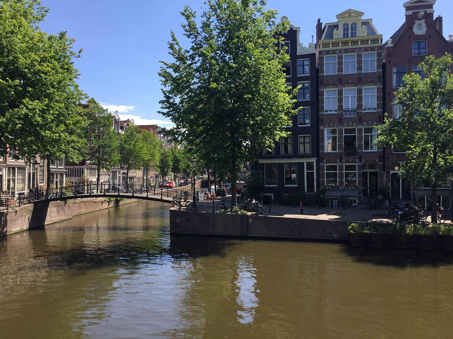 Melkmeisjesbrug, Amsterdam, across Brouwersgracht, corner Herengracht