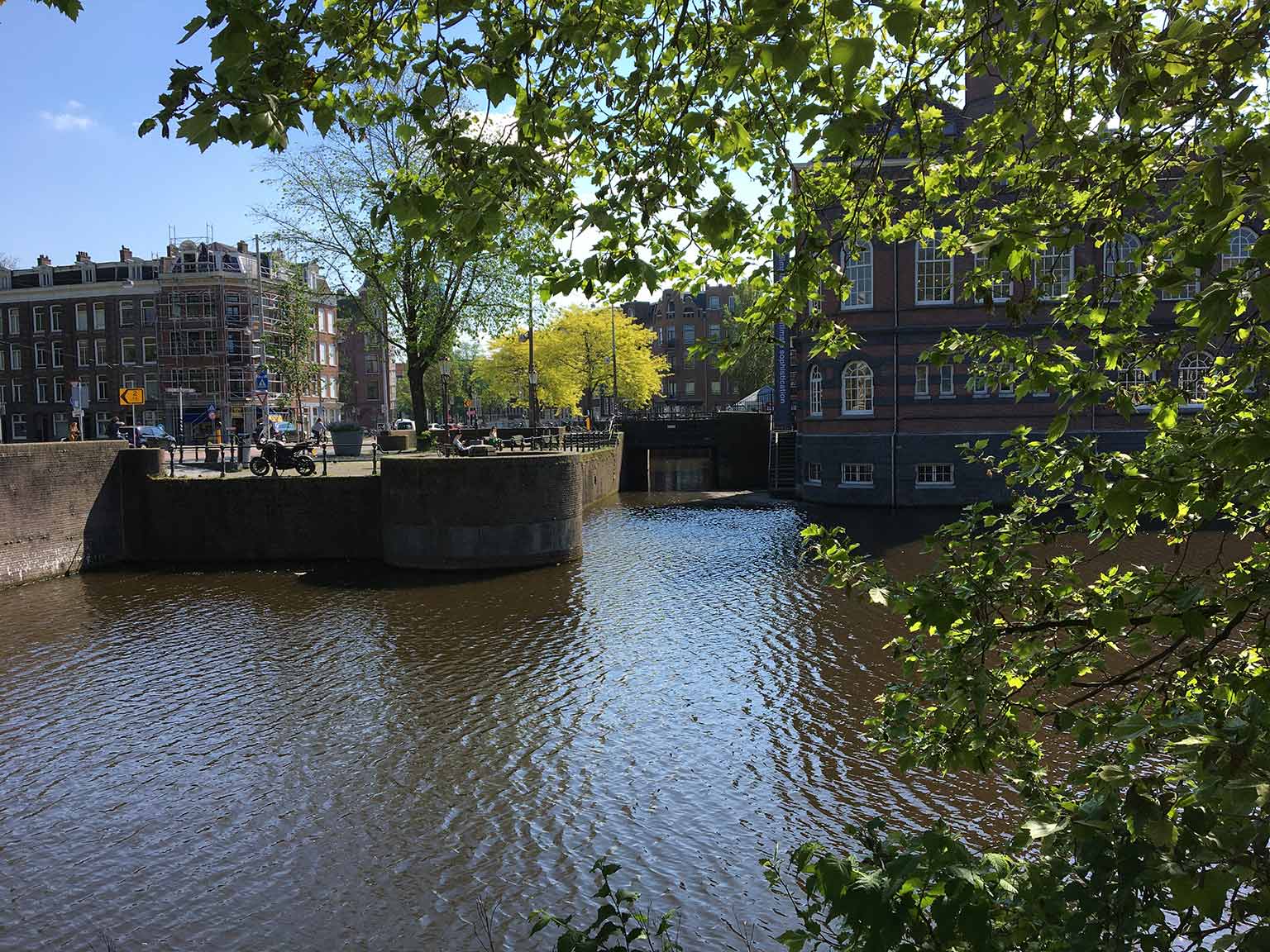 Bullebakssluis, seen from Nassaukade in the direction of Bloemgracht, Amsterdam