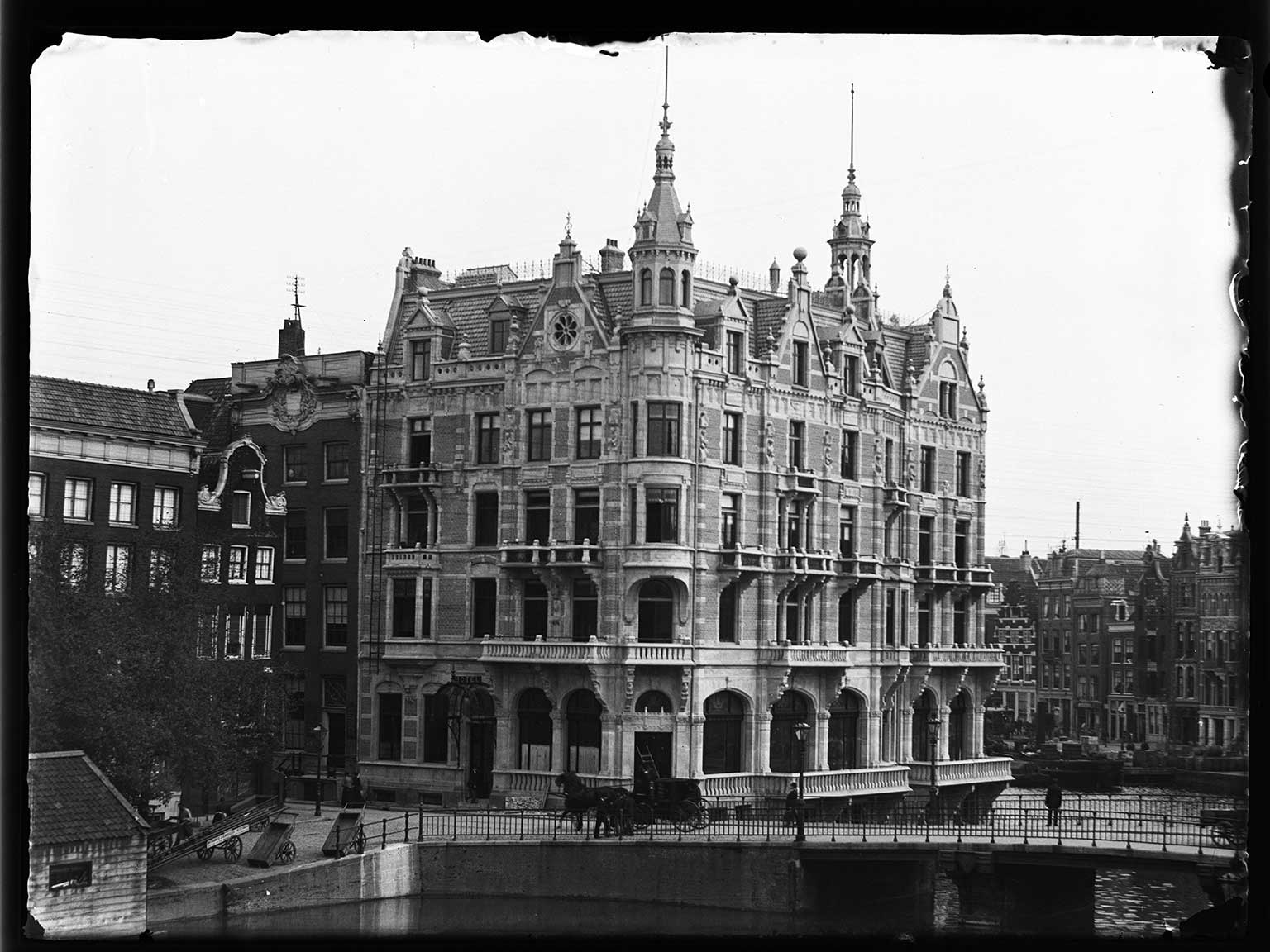 Hotel de l'Europe, Amsterdam, kort na de bouw in 1896, foto van Jacob Olie