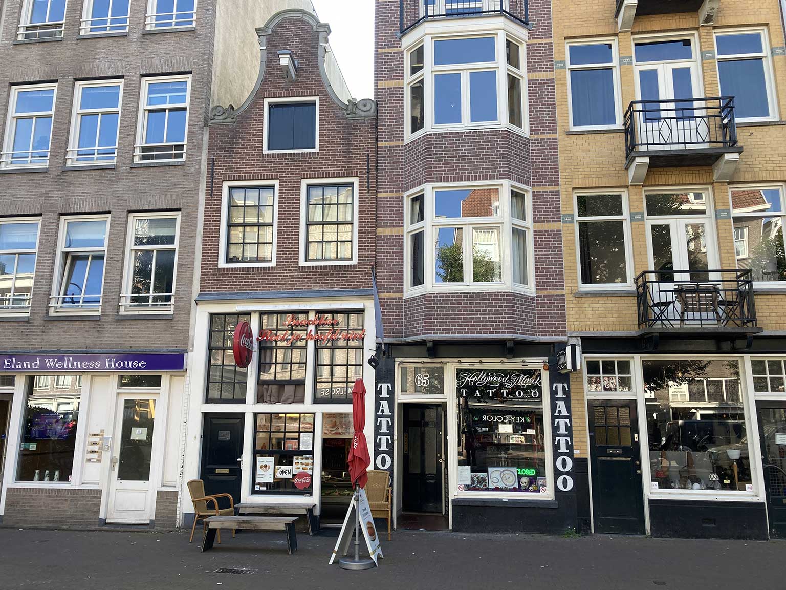 Elandsgracht 61-67, with Snackbar Stoot Je Hoofd Niet at number 63, Amsterdam