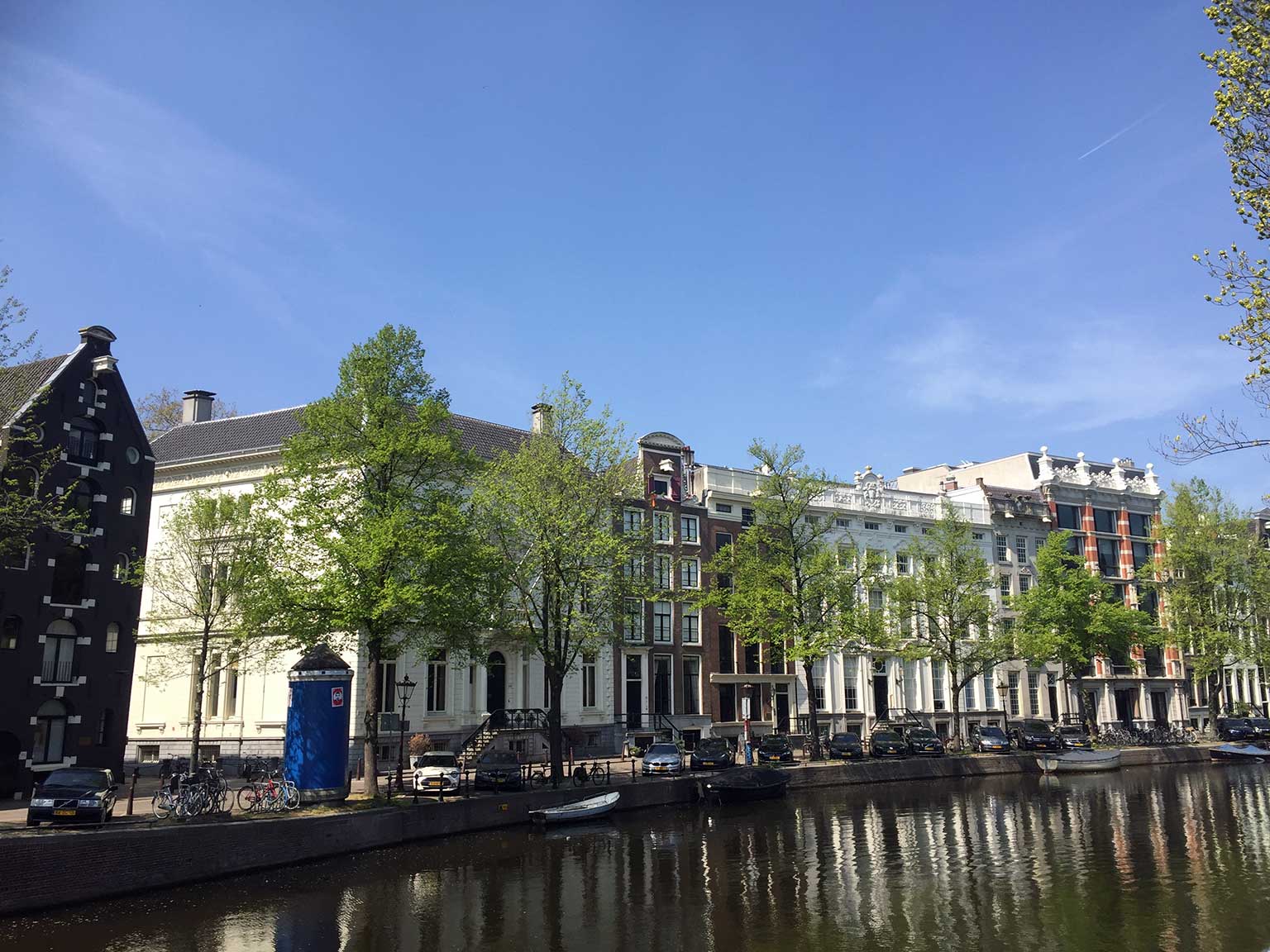 Kijkje langs de Keizersgracht, Amsterdam, de vroegere Hope Bank op nummer 444-446