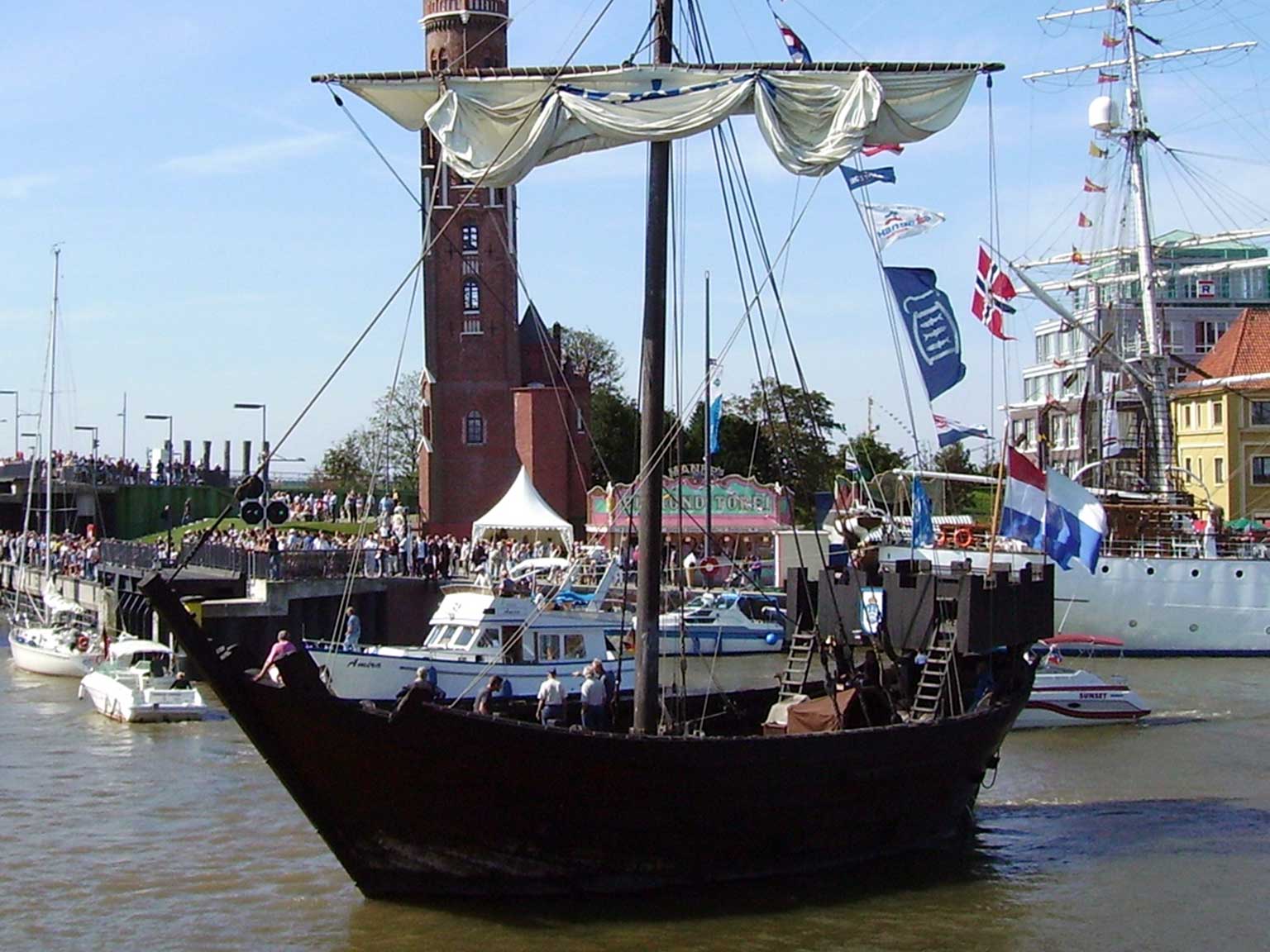 Nederlandse kogge uit Kampen in de haven van Bremerhaven, Duitsland, 2008