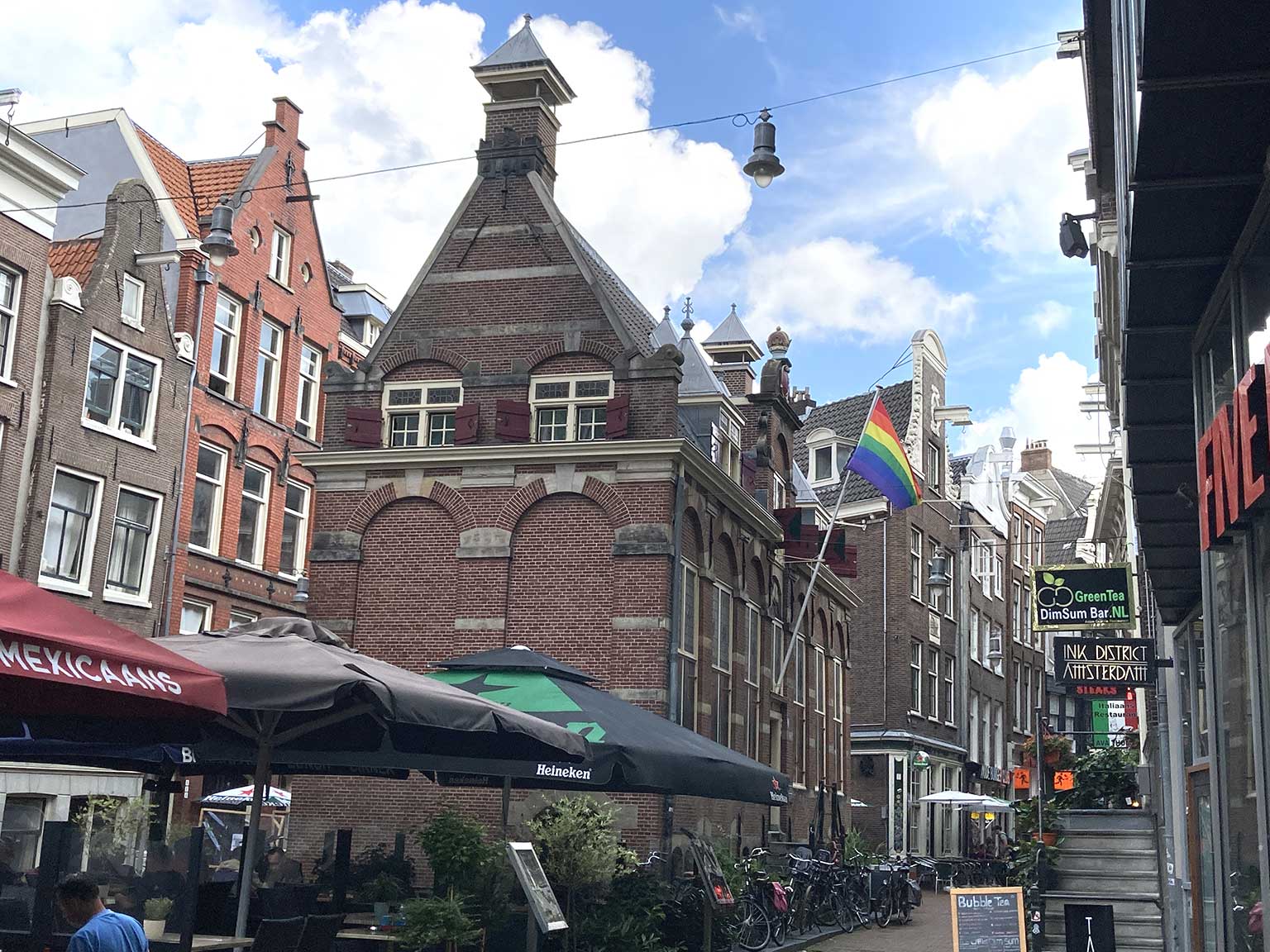Korenmetershuis op de Nieuwezijds Kolk, Amsterdam, gezien naar de Kolksteeg en Nieuwendijk