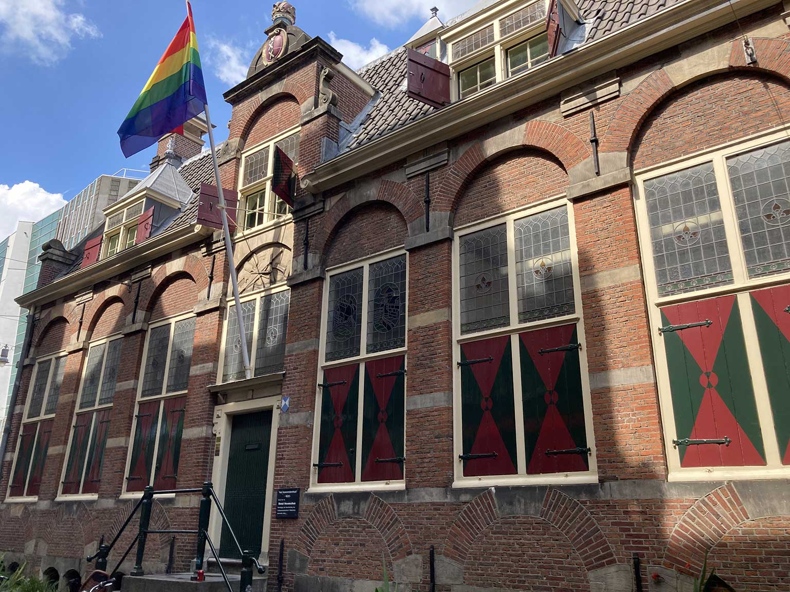 Front of the Korenmetershuis on Nieuwezijds Kolk, Amsterdam, seen in direction of Nieuwezijds Voorburgwal