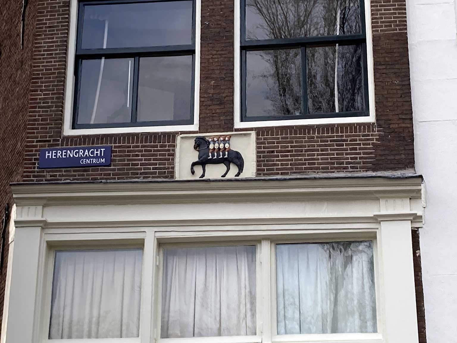 Herengracht 394, Amsterdam, gable stone with the four sons of Duke Aymon on their magical horse Bayard
