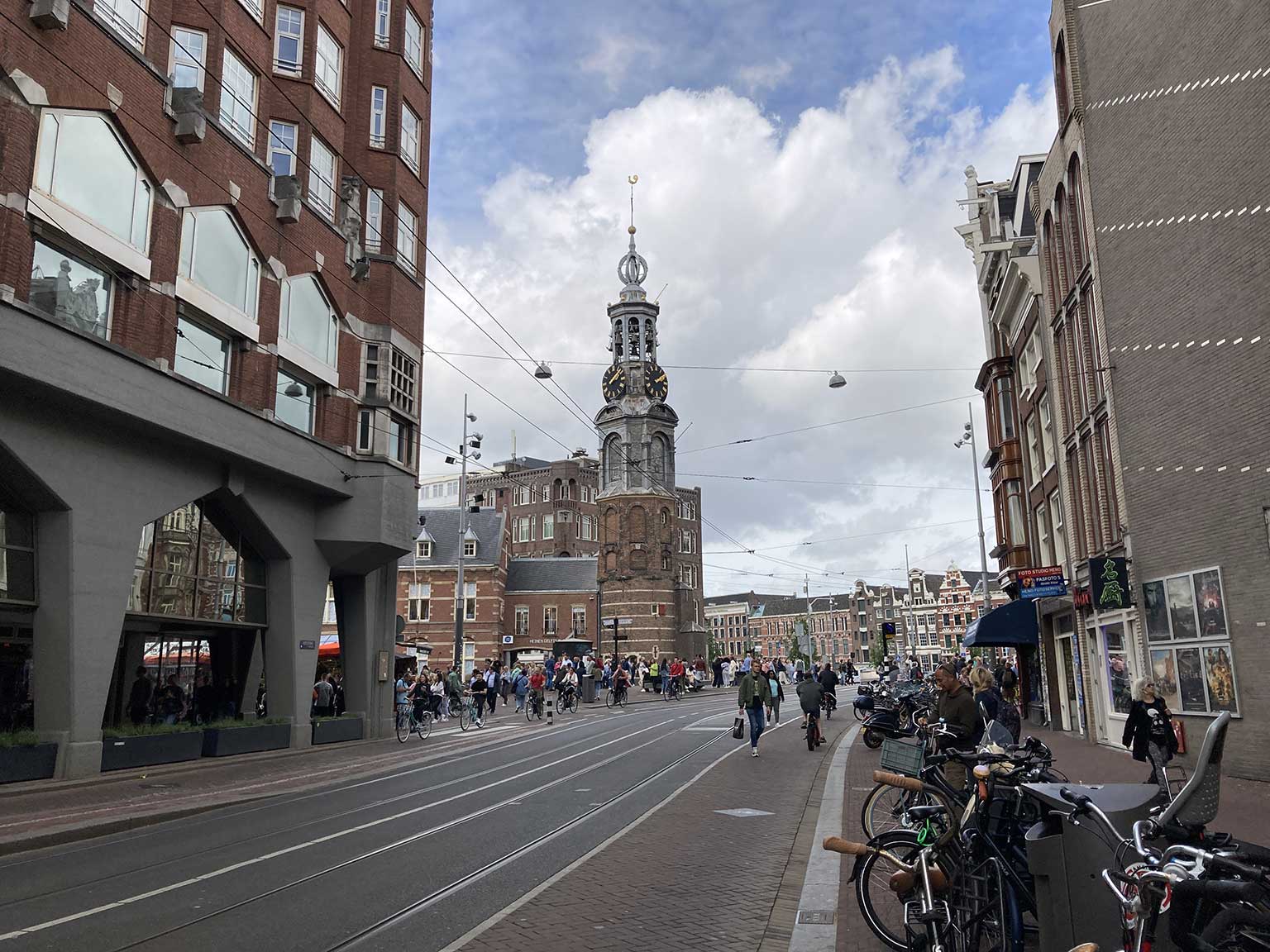 Muntplein en Munttoren, Amsterdam, gezien vanaf de Vijzelstraat