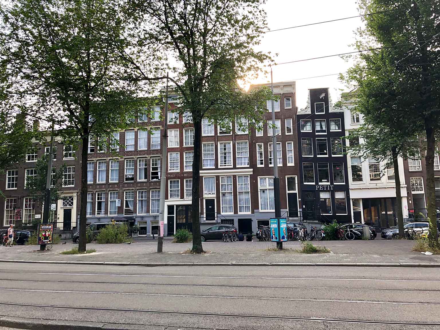 Postzegelmarkt bij Nieuwezijds Voorburgwal 280, Amsterdam