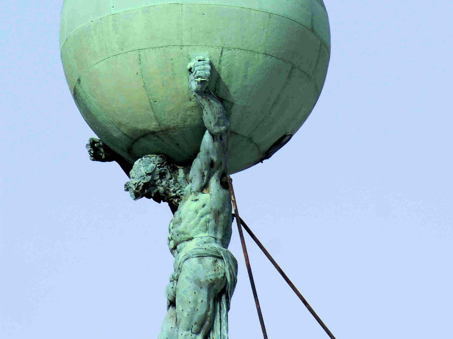 Atlas met het hemelgewelf op zijn schouders, achterkant van het paleis, Amsterdam