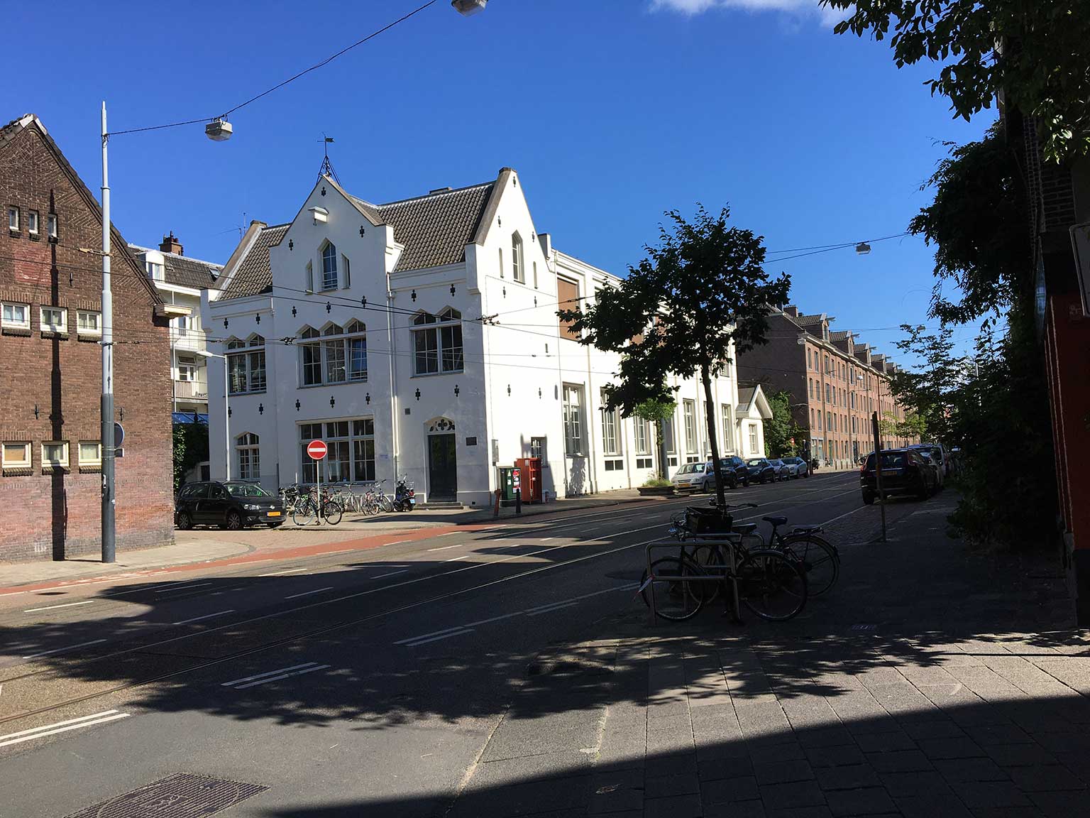 Planciusstraat, Amsterdam, kijkend naar het noorden en de hoek van de Schiemanstraat