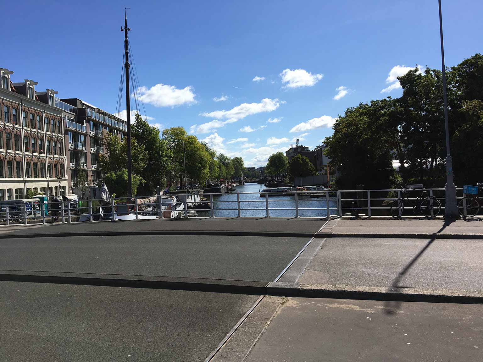 Zoutkeetsbrug, Amsterdam, kijkend naar het oosten langs de Zoutkeetgracht