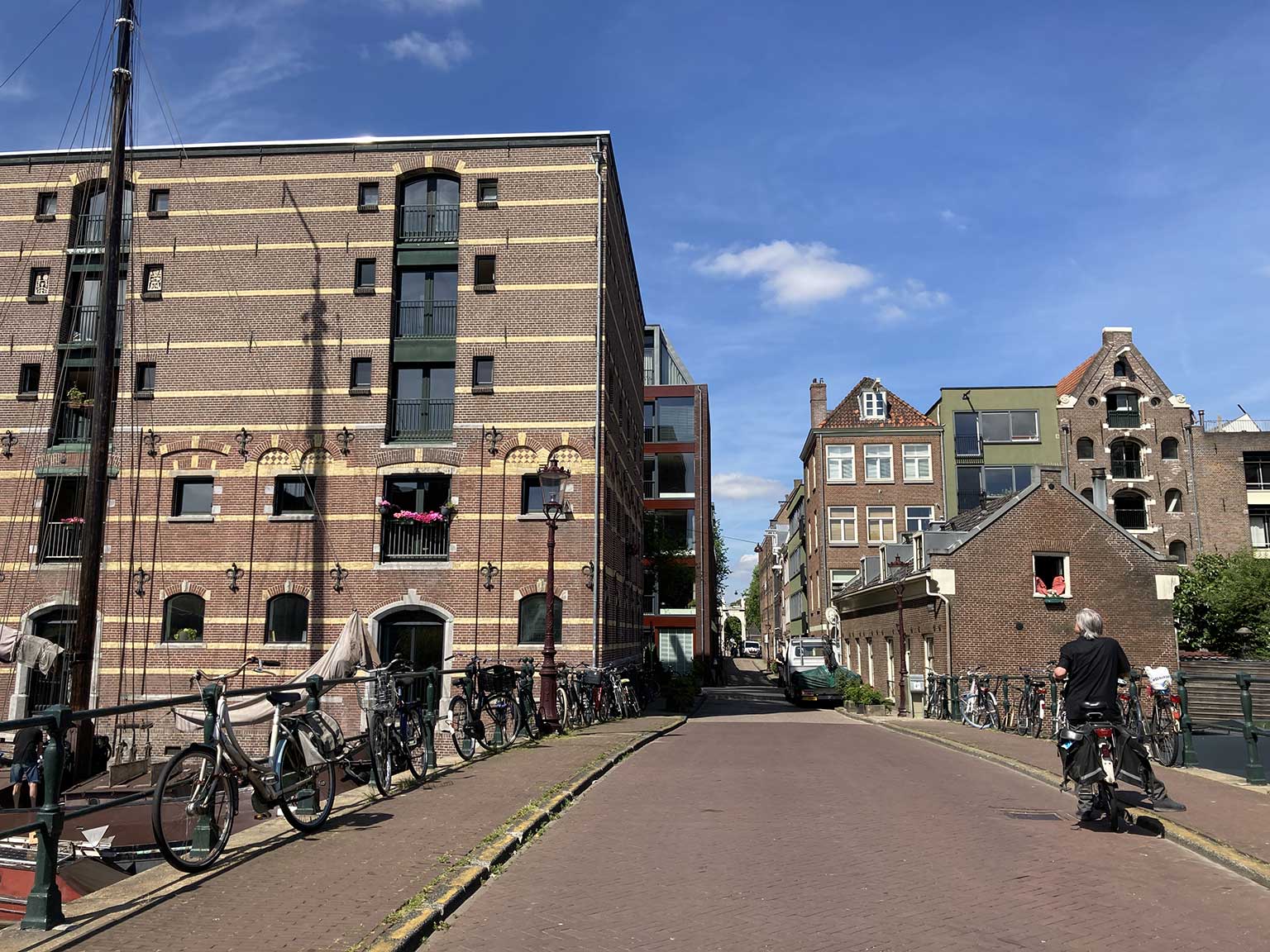 Galgenbrug, Amsterdam, kijkend door de Galgenstraat richting Sloterdijkerbrug