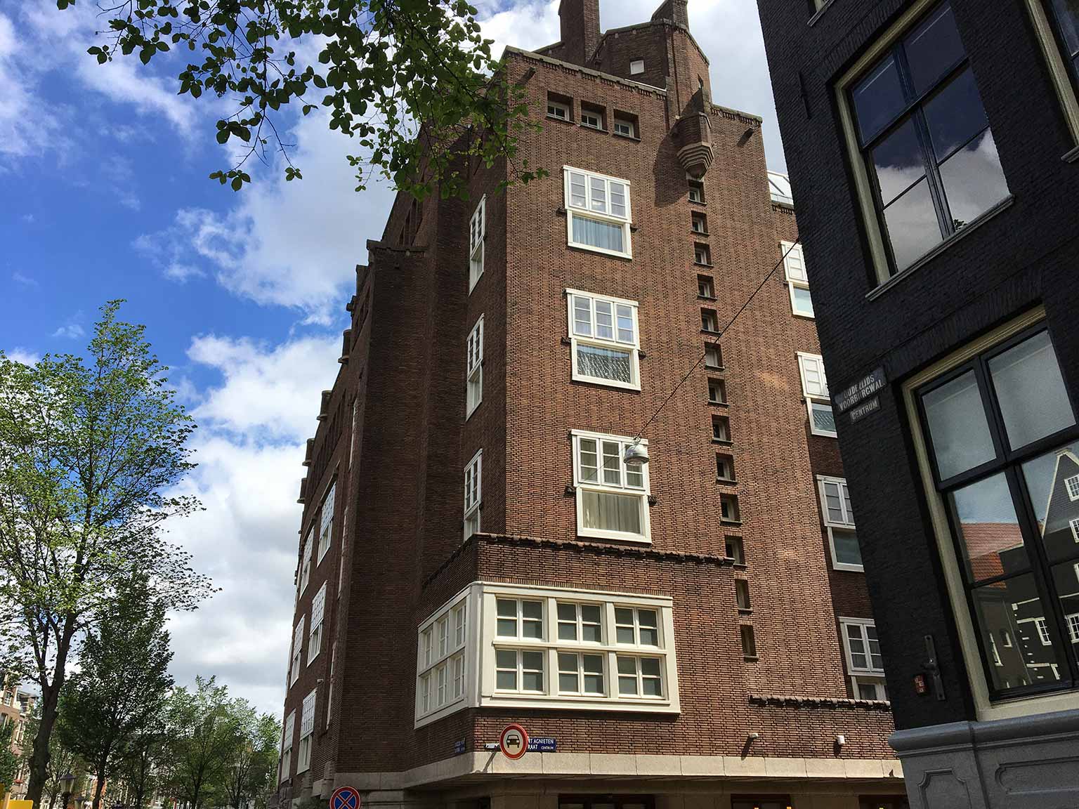 Oudezijds Voorburgwal, corner Sint Agnietenstraat, Amsterdam