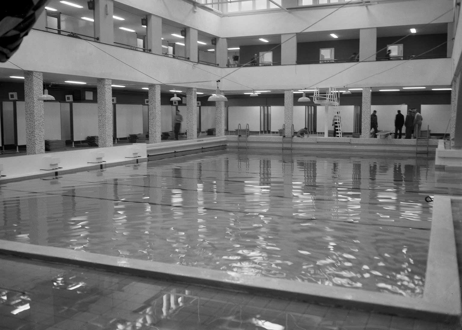 Inside the Heiligeweg swimming pool, Amterdam, in 1960