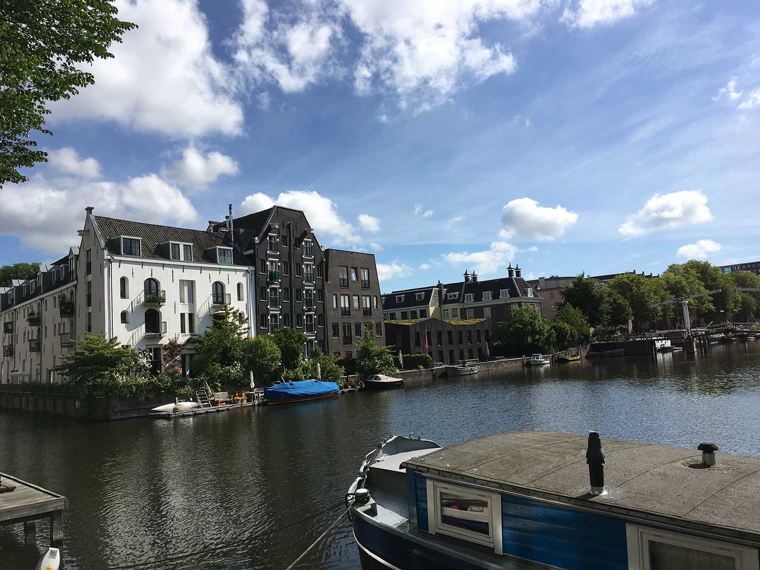View from Nieuwe Teertuinen towards Realeneiland across Realengracht, Amsterdam