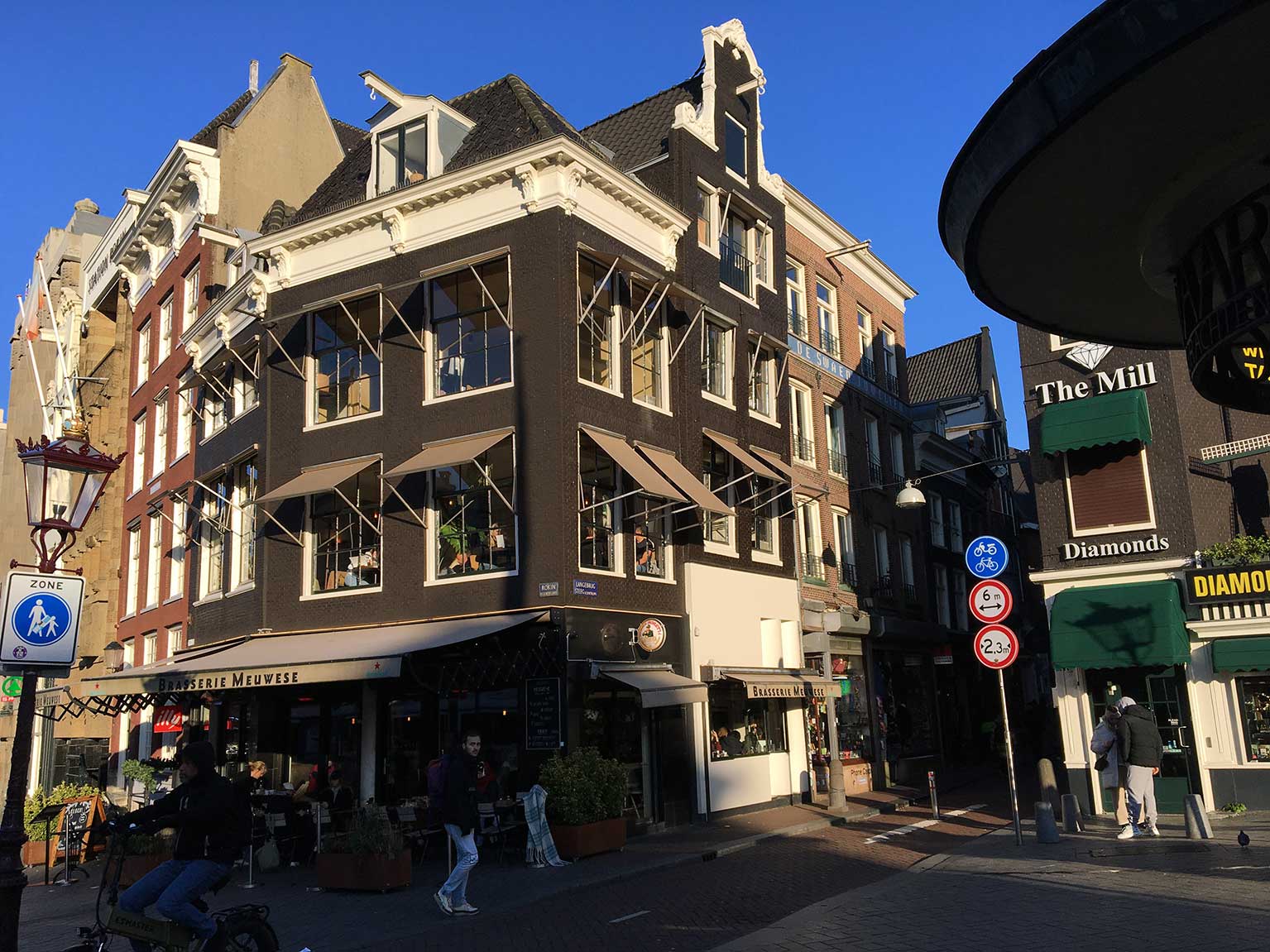Rokin 119-121, Amsterdam, Brasserie Meuwese at the corner of the Langebrugsteeg