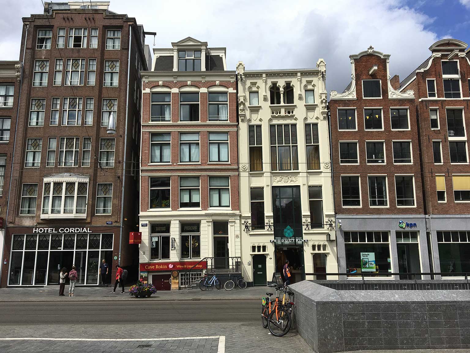 Rokin 54 to 62, Amsterdam, between number 60 and 62 the Duifjessteeg