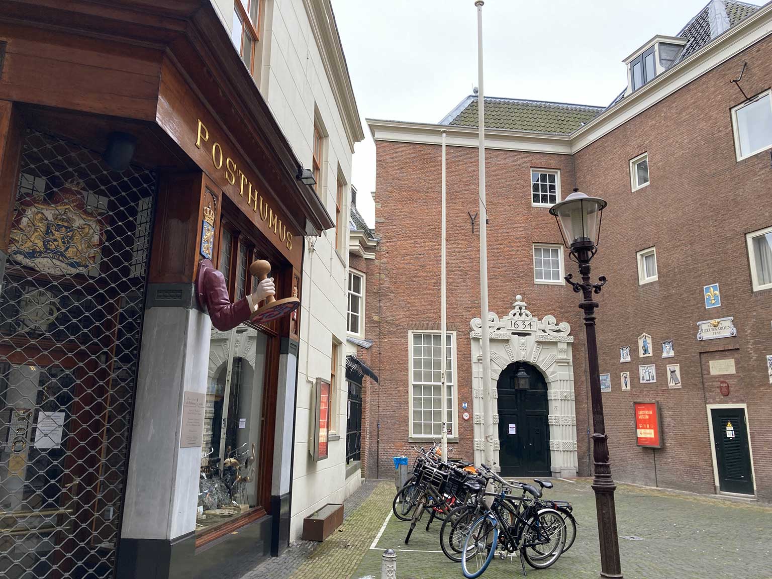 View towards the girls entrance of the former Burgerweeshuis (now Amsterdam Museum), 2020