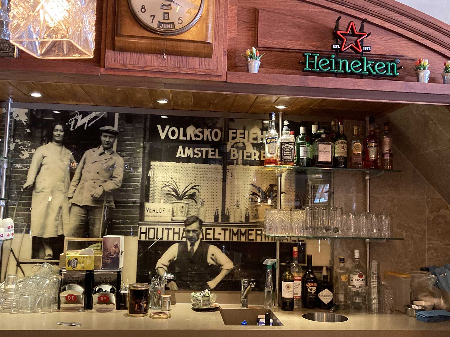 Lunchcafé De Spiegel, Amsterdam, with old photograph of when it was a Volkskoffiehuis