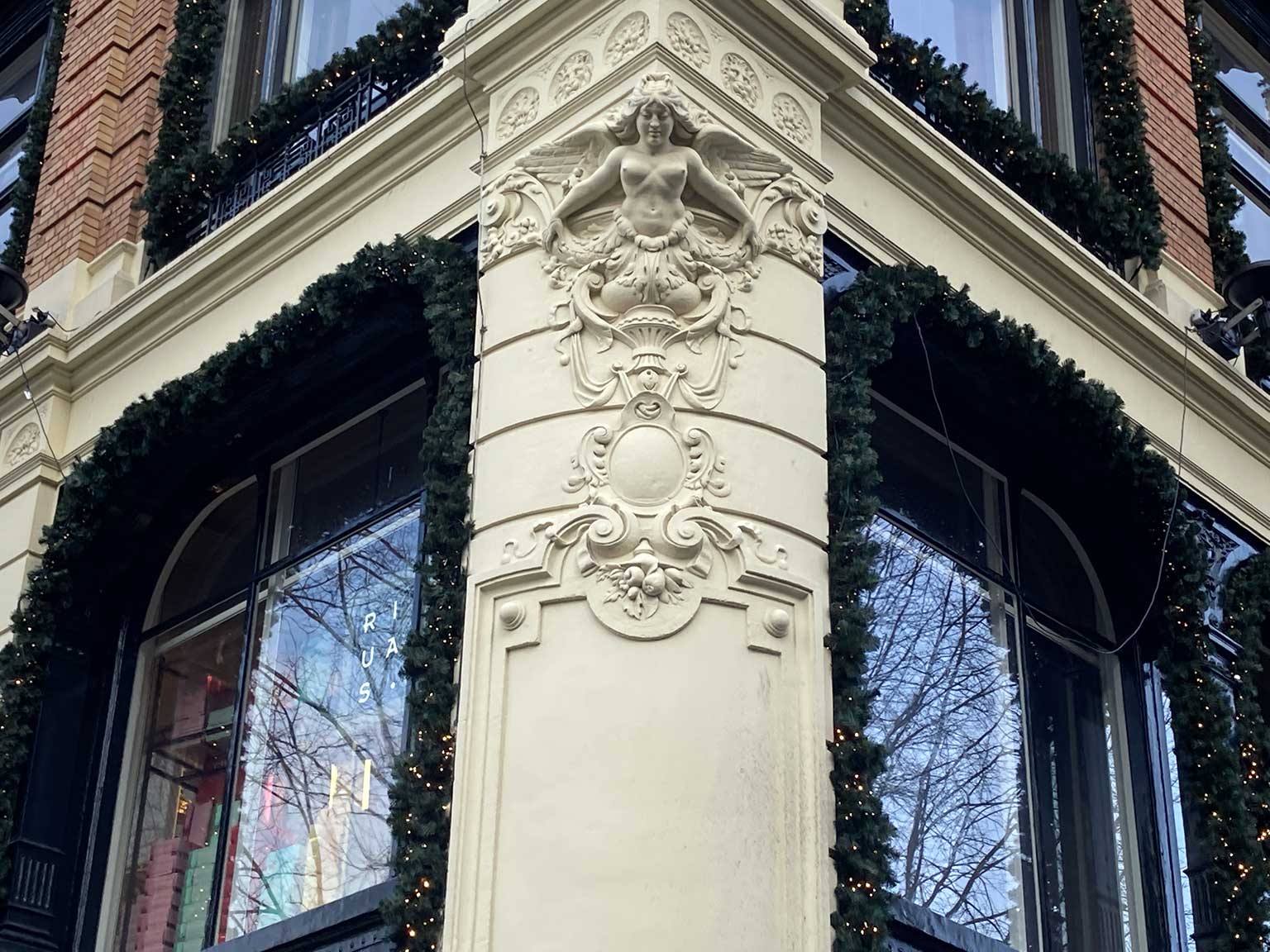 Top part of the corner decoration of Spui 10A, Amsterdam