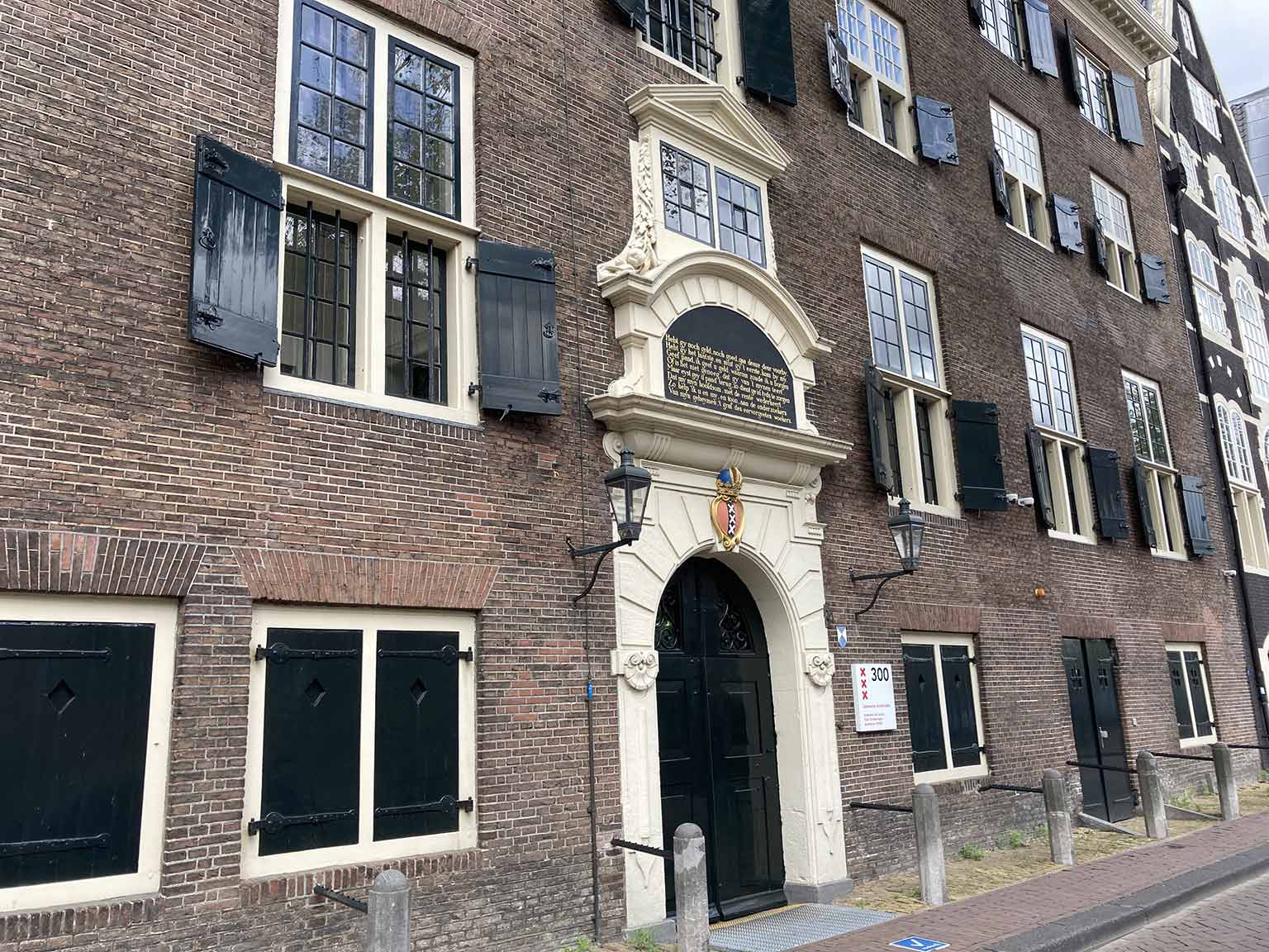De Stadsbank van Lening uit 1614 op de Oudezijds Voorburgwal 300, Amsterdam