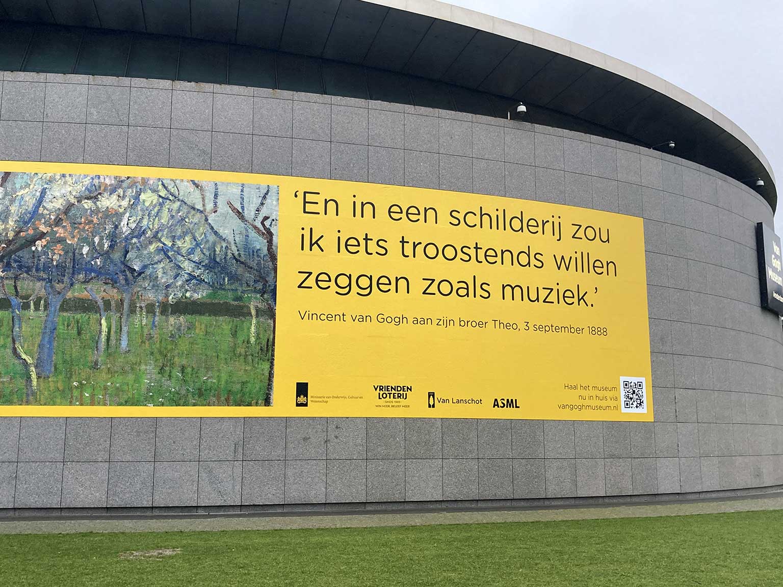 Nieuwe vleugel van het Van Gogh museum, Amsterdam, gezien vanaf het Museumplein