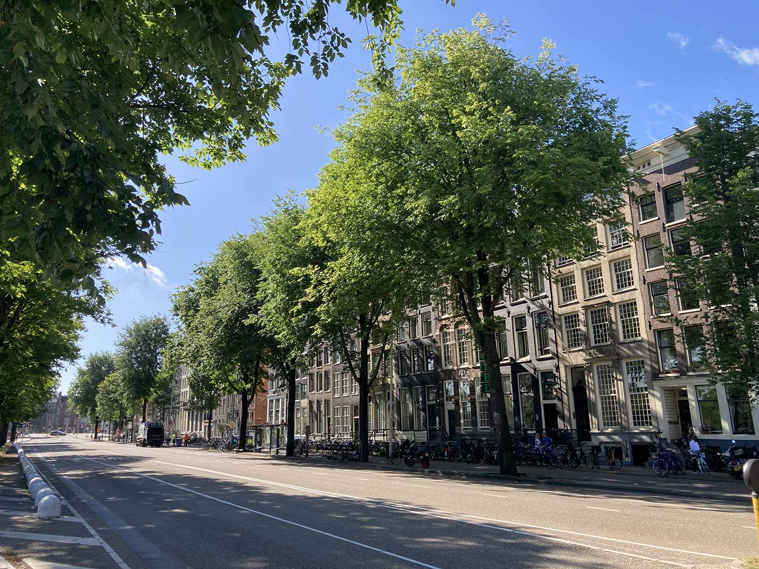 Prins Hendrikkade, Amsterdam, seen from number 128 in southeastern direction