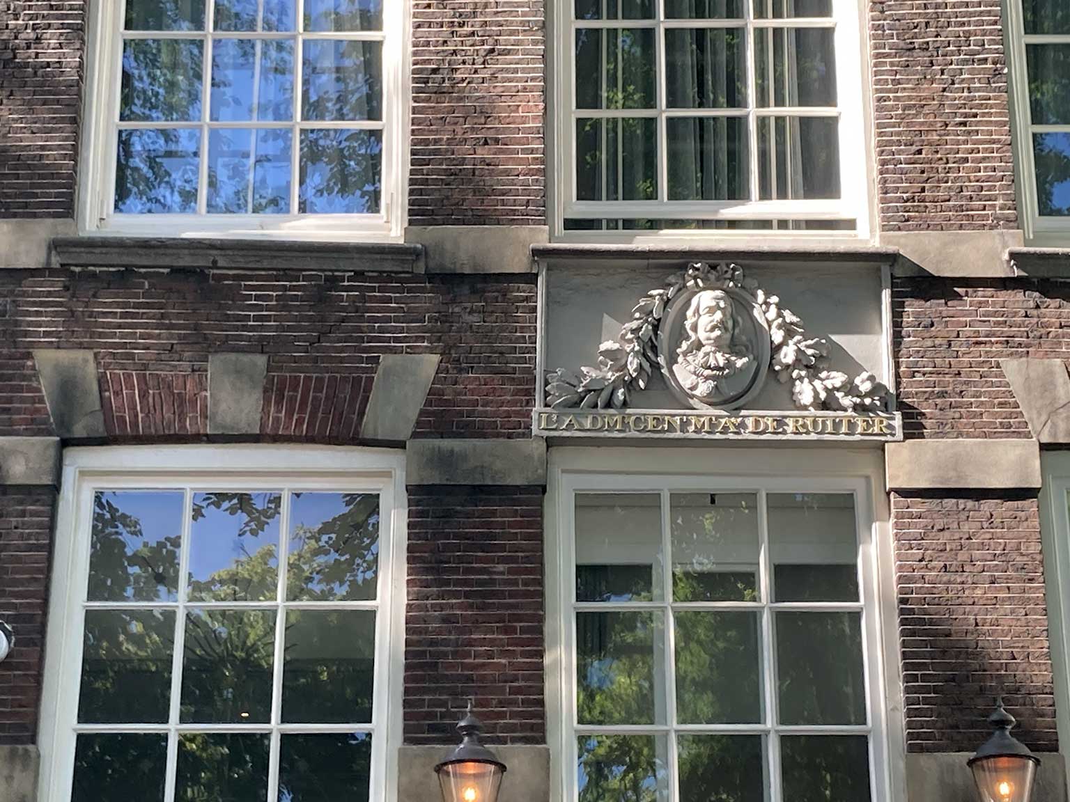 Plaque on the front of Admiral De Ruyter's house, Prins Hendrikkade 131, Amsterdam