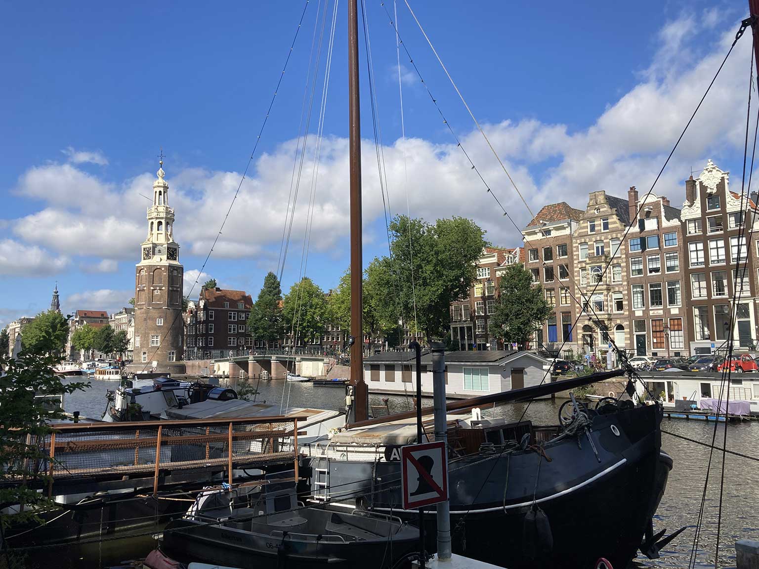 View from 's Gravenhekje on Montelbaanstoren, Montelbaansbrug and Kalkmarkt, Amsterdam
