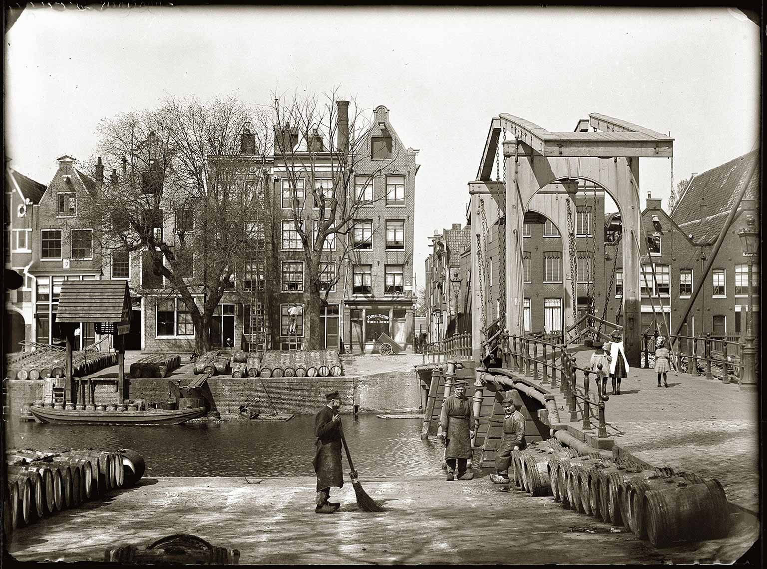 Nieuwe Teertuinen met de Sloterdijkerbrug, Amsterdam, in 1890