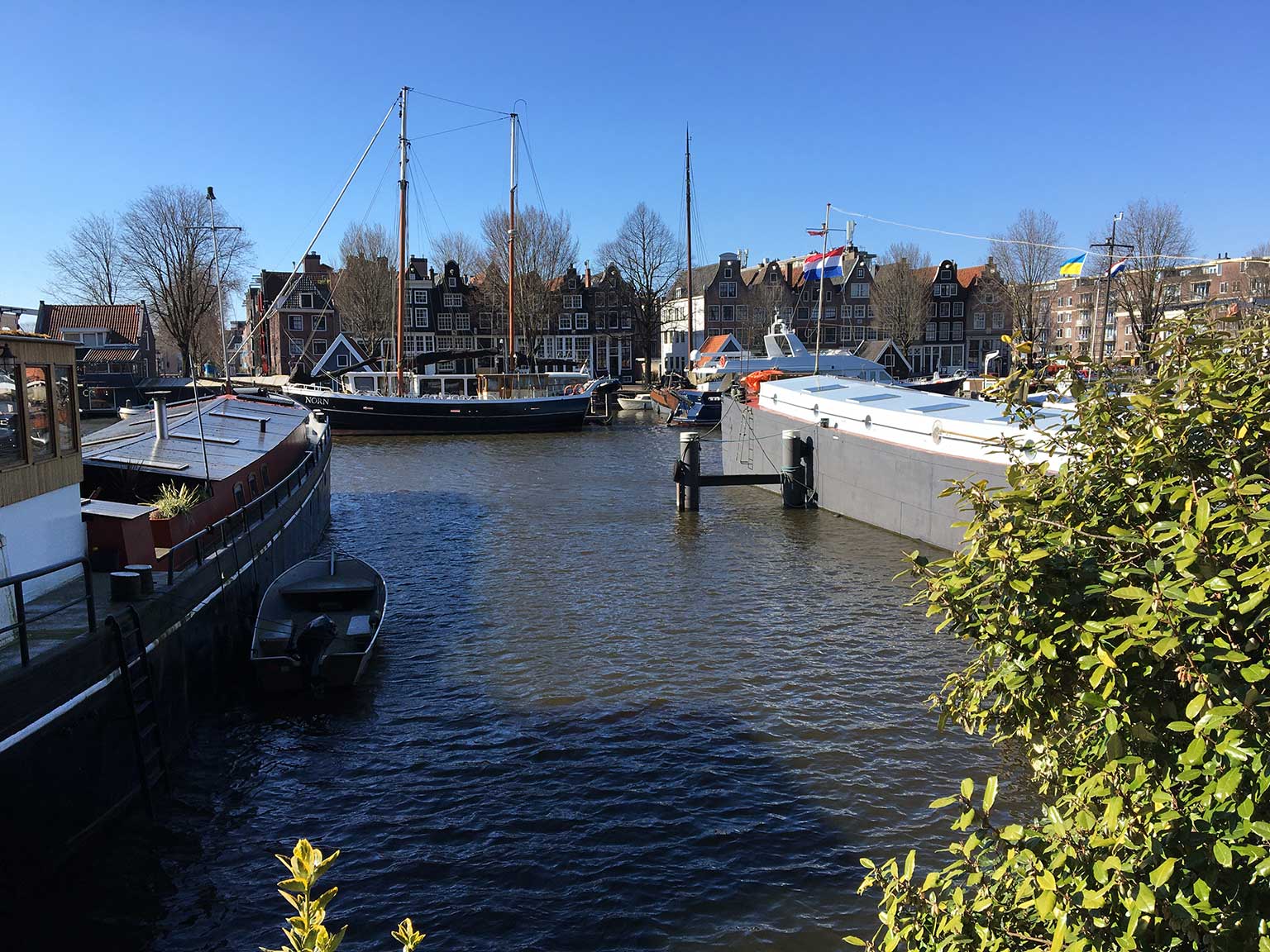 Westerdok, Amsterdam, gezien in de richting van Realeneiland