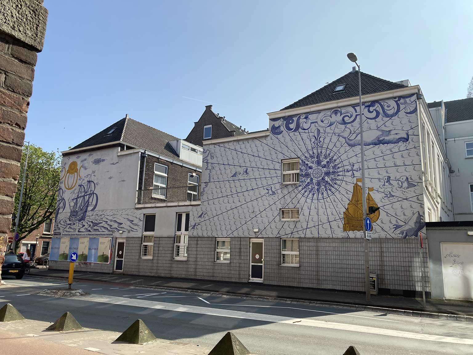 Mural De Roggeveen by Klaartje Bruyn on Van Diemenstraat, Amsterdam
